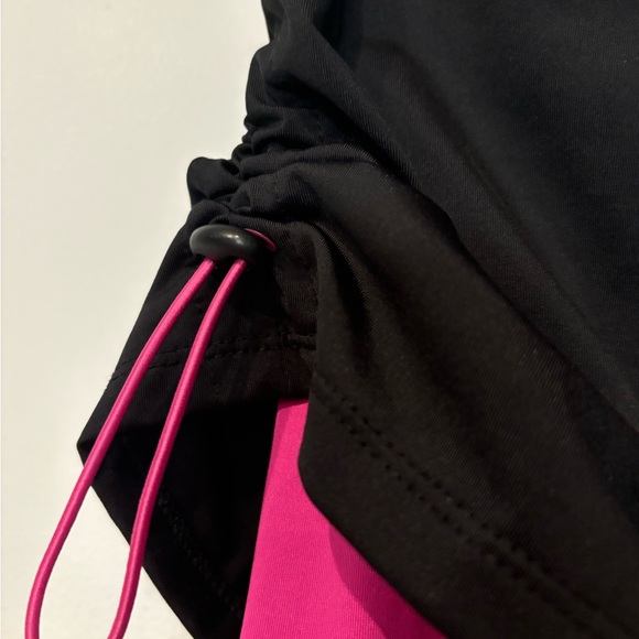 Sport shorts double layers black and pink, adjustable length size S - Picture 3 of 3